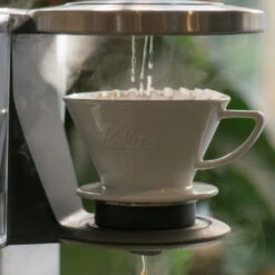 The Breville Precision Brewer® Glass -Coffee Machine PrecisionBrewerGlass PourOver jpg