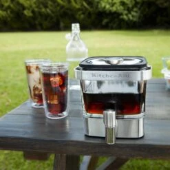 KitchenAid® Cold Brew Coffee Maker - 19 Cup 27 KitchenAid® Cold Brew Coffee Maker - 19 Cup -Coffee Machine kitchenaidcoldbrewmakerlifestyle11