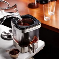 KitchenAid® Cold Brew Coffee Maker - 14 Cup 36 KitchenAid® Cold Brew Coffee Maker - 14 Cup -Coffee Machine kitchenaidcoldbrewmakerlifestyle15 ea7e2c4d 373a 4d15 83f0 b4bbf51dad18