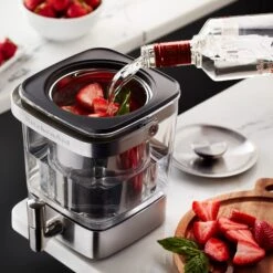 KitchenAid® Cold Brew Coffee Maker - 19 Cup 32 KitchenAid® Cold Brew Coffee Maker - 19 Cup -Coffee Machine kitchenaidcoldbrewmakerlifestyle16