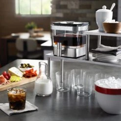 KitchenAid® Cold Brew Coffee Maker - 14 Cup 27 KitchenAid® Cold Brew Coffee Maker - 14 Cup -Coffee Machine kitchenaidcoldbrewmakerlifestyle6 a32651b1 dc98 48be b8ec 977785ff029c