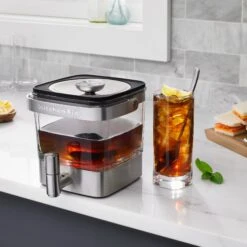 KitchenAid® Cold Brew Coffee Maker - 19 Cup 24 KitchenAid® Cold Brew Coffee Maker - 19 Cup -Coffee Machine kitchenaidcoldbrewmakerlifestyle8