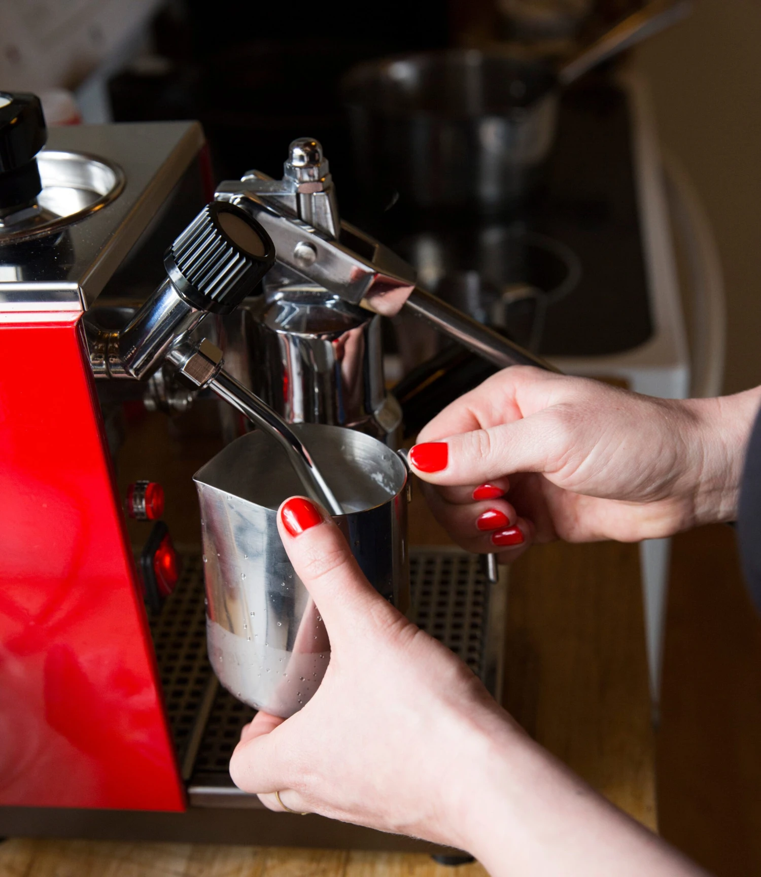 Fellow Eddy Steaming Pitcher 18oz - Polished Steel 5 Fellow Eddy Steaming Pitcher 18oz - Polished Steel - Image 3