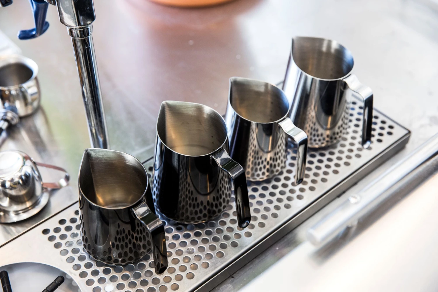 Fellow Eddy Steaming Pitcher 12oz - Polished Steel 7 Fellow Eddy Steaming Pitcher 12oz - Polished Steel - Image 5